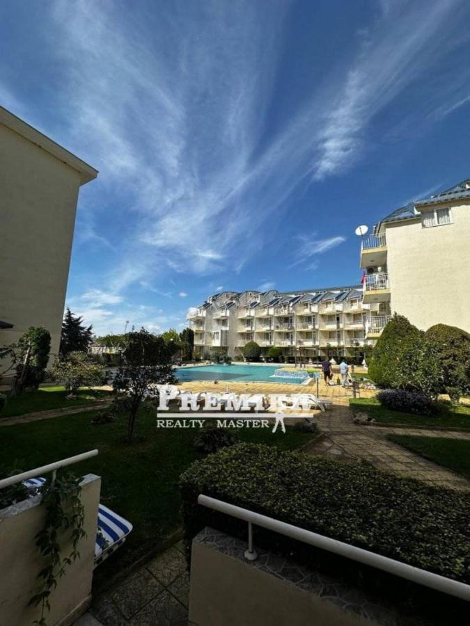 Aparthotel Rutland Bay Равда Екстер'єр фото